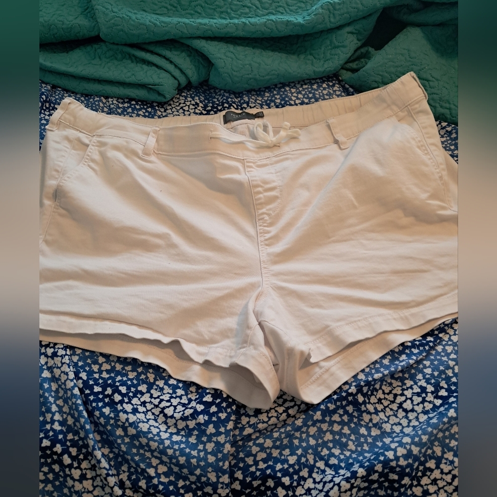 Torrid 3.5 In Midrise Weekender Shorts Sz 3